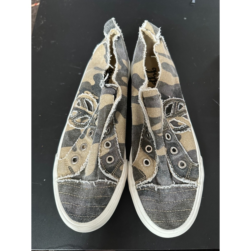 Gypsy Jazz Green Camo Slip On Sneakers in 8.5 NWOB